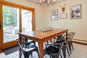 Modern Mountain Haven: 5 Mi to Mt Snow Slopes!