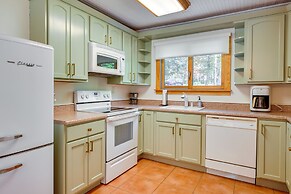 Modern Mountain Haven: 5 Mi to Mt Snow Slopes!