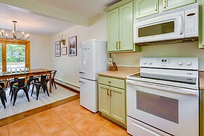 Modern Mountain Haven: 5 Mi to Mt Snow Slopes!