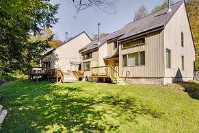 Modern Mountain Haven: 5 Mi to Mt Snow Slopes!