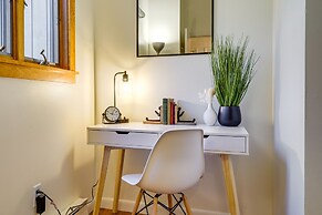 Modern Mountain Haven: 5 Mi to Mt Snow Slopes!