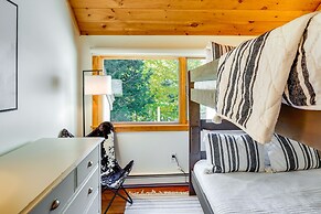 Modern Mountain Haven: 5 Mi to Mt Snow Slopes!