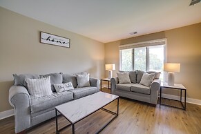 Renovated Munster Condo - 15 Mi to Lake Michigan!