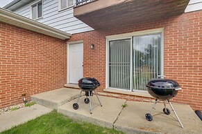 Renovated Munster Condo - 15 Mi to Lake Michigan!