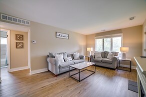 Renovated Munster Condo - 15 Mi to Lake Michigan!