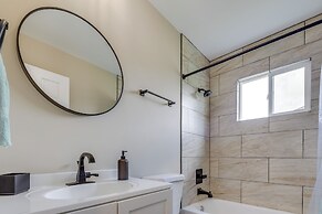 Renovated Munster Condo - 15 Mi to Lake Michigan!