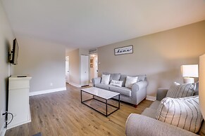 Renovated Munster Condo - 15 Mi to Lake Michigan!