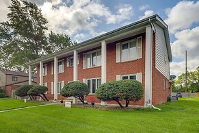 Renovated Munster Condo - 15 Mi to Lake Michigan!