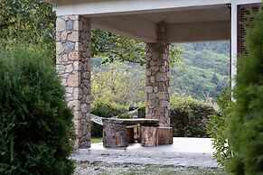 Hidden Stone Chalet
