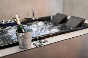 Luxury West End Oasis - Lux Spa Bath - Romantic