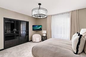 Luxury West End Oasis - Lux Spa Bath - Romantic