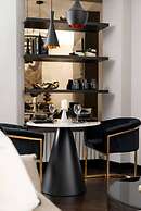 Luxury West End Oasis - Lux Spa Bath - Romantic