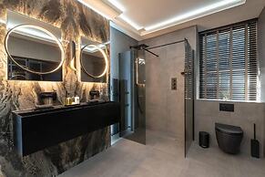 Luxury West End Oasis - Lux Spa Bath - Romantic
