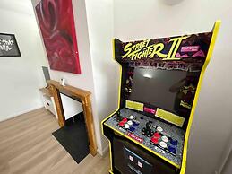 Essex 2-bed House nr Stanstead With Arcade Machine