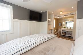 Heaven on Earth! 2 BDR Fontana Flat, Walk to Lake