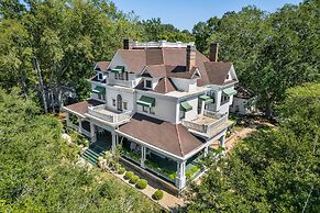 Ross Mansion Bed & Breakfast and Events