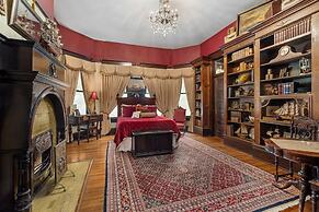 Ross Mansion Bed & Breakfast and Events