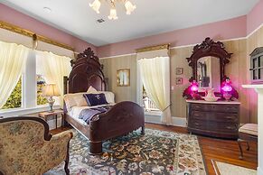 Ross Mansion Bed & Breakfast and Events