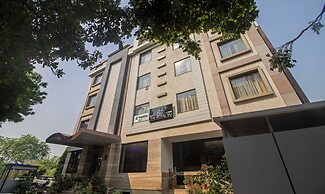 Treebo The Royal Taj