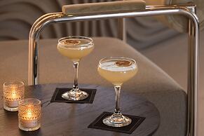 AC Hotel by Marriott Naples 5th Avenue