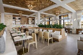 AC Hotel by Marriott Naples 5th Avenue