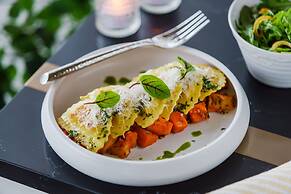 AC Hotel by Marriott Naples 5th Avenue