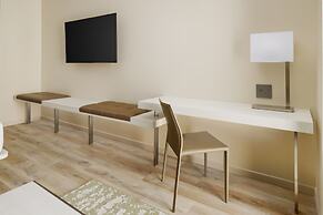 AC Hotel by Marriott Naples 5th Avenue