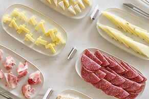 AC Hotel by Marriott Naples 5th Avenue