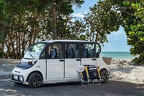 AC Hotel by Marriott Naples 5th Avenue