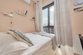 Bright Apartment Walońska 19 by Renters