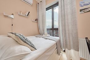 Bright Apartment Walońska 19 by Renters