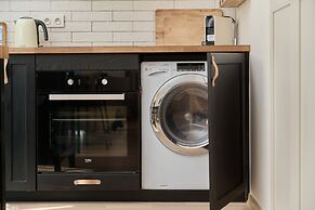 Bright Apartment Walońska 19 by Renters