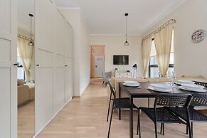 Bright Apartment Walońska 19 by Renters