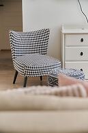 Bright Apartment Walońska 19 by Renters