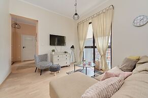Bright Apartment Walońska 19 by Renters