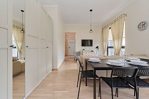 Bright Apartment Walońska 19 by Renters