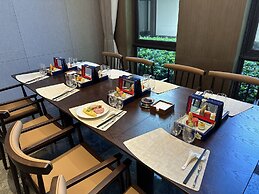 Blue City Fenghe Resort Hotel