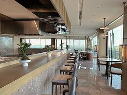 Blue City Fenghe Resort Hotel