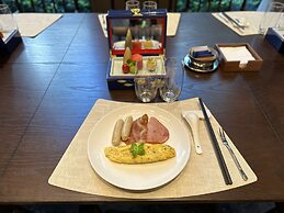 Blue City Fenghe Resort Hotel