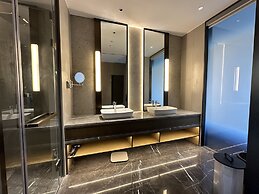 Blue City Fenghe Resort Hotel