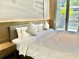 Blue City Fenghe Resort Hotel