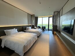 Blue City Fenghe Resort Hotel