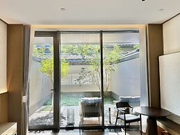 Blue City Fenghe Resort Hotel