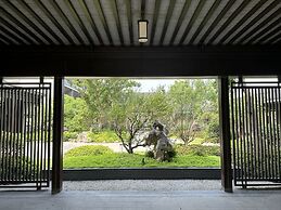 Blue City Fenghe Resort Hotel