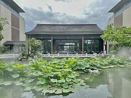 Blue City Fenghe Resort Hotel