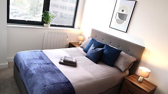 Cosy Apartment in Old Trafford With Parking Space