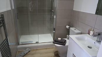 Cosy Apartment in Old Trafford With Parking Space