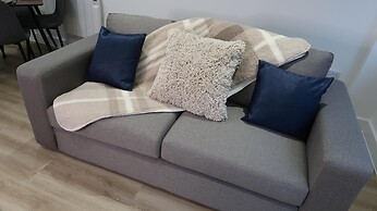 Cosy Apartment in Old Trafford With Parking Space