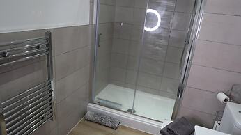 Cosy Apartment in Old Trafford With Parking Space