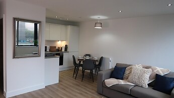 Cosy Apartment in Old Trafford With Parking Space